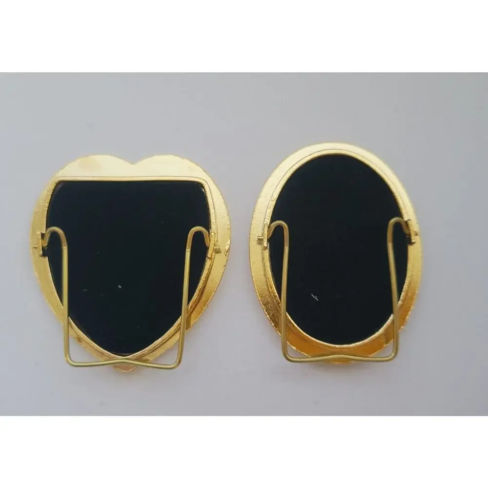 2 x Miniature Gold Picture Frames Red Green Heart Oval